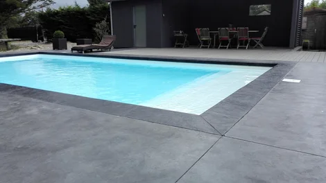 Holcim pool decks made of mass-colored concrete