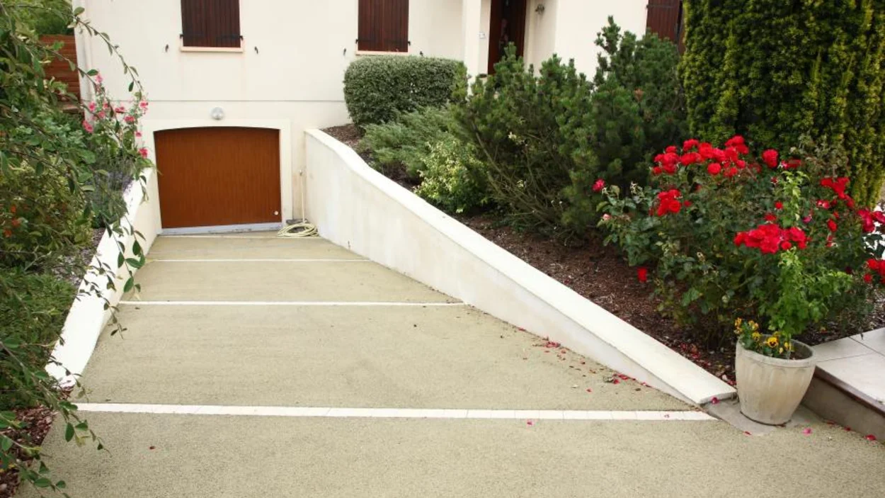 Holcim driveway with Hydromedia