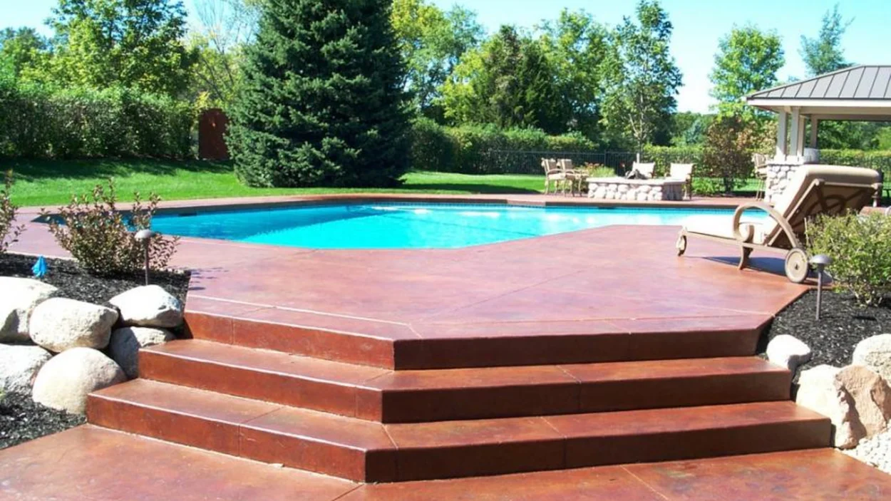 Holcim pool pathway with Granuroc