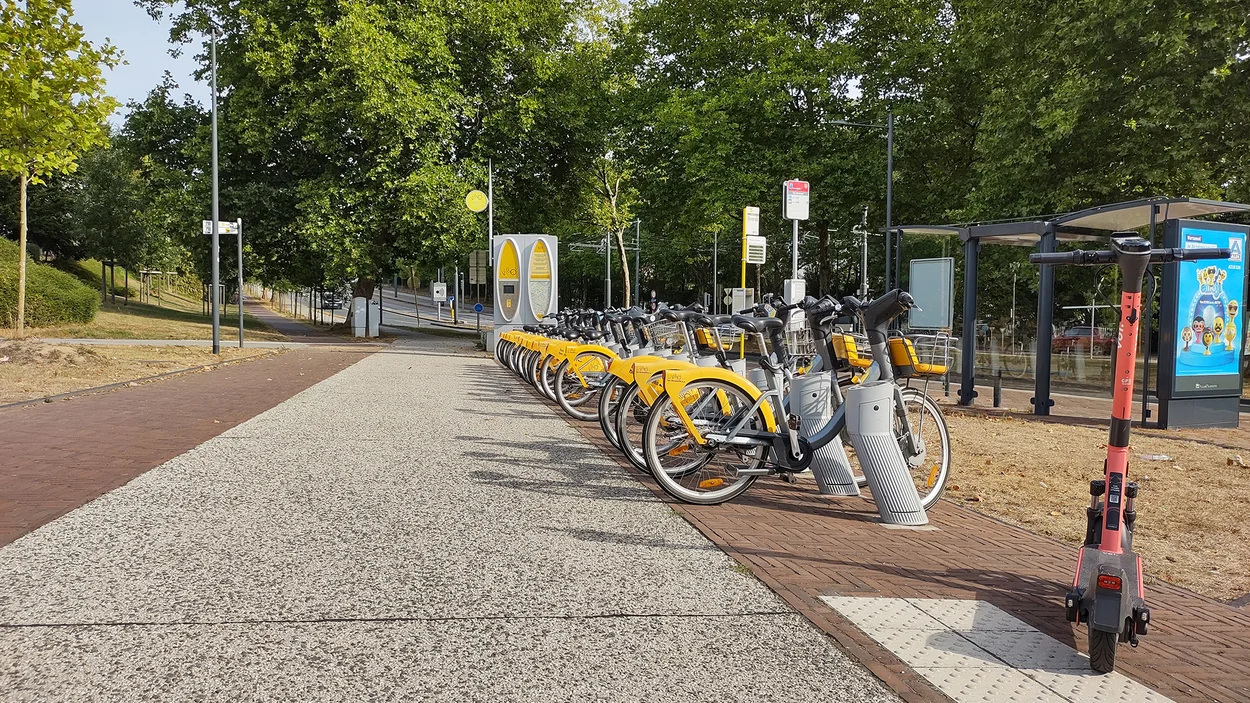 Holcim cycle driveway with Granuroc