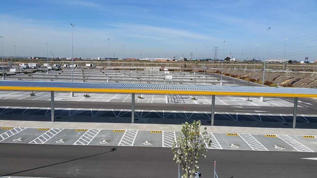 Holcim store parking place with Hydromedia