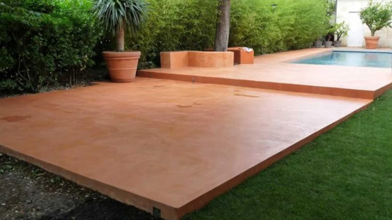 Holcim terrace made of mass-coloured concrete